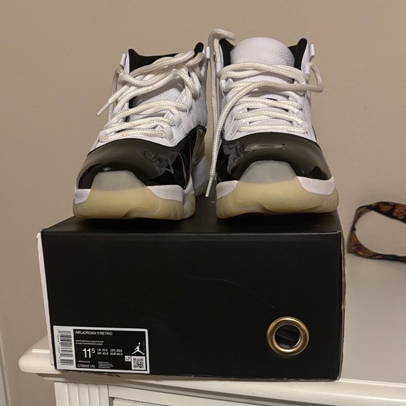 Jordan Retro High Sneakers Black White